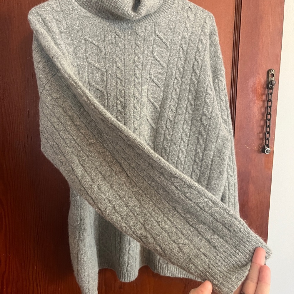 Elegant Gray Cable Knit Turtleneck Sweater with lambswool & angora hair - Picture 2 of 8